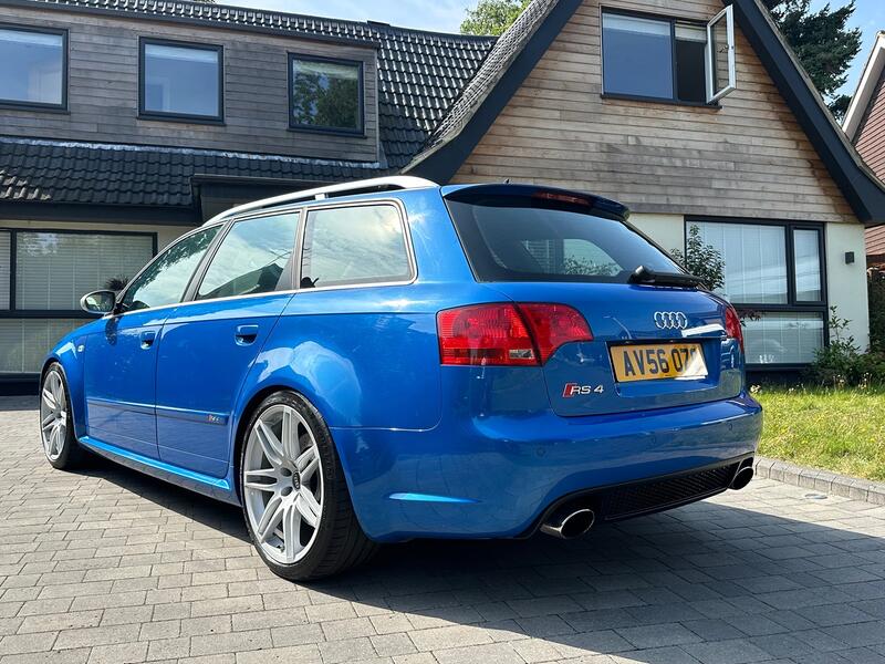 AUDI RS4 4.2