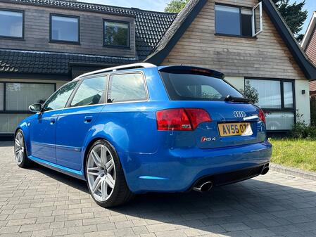AUDI RS4 4.2